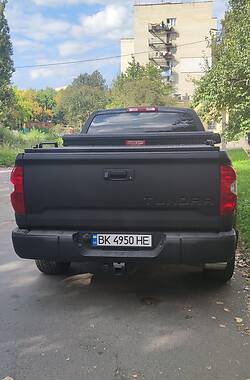 Пикап Toyota Tundra 2017 в Ровно