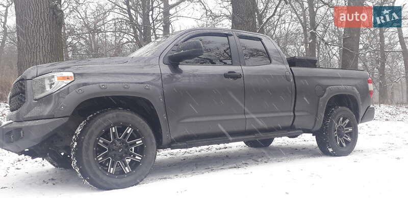 Пикап Toyota Tundra 2017 в Мостиске