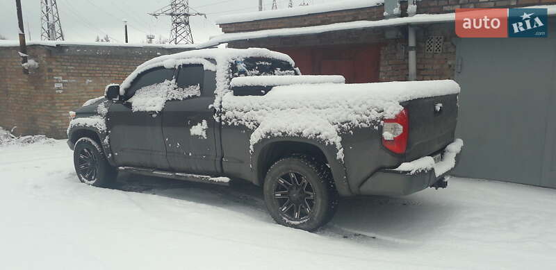 Пикап Toyota Tundra 2017 в Мостиске