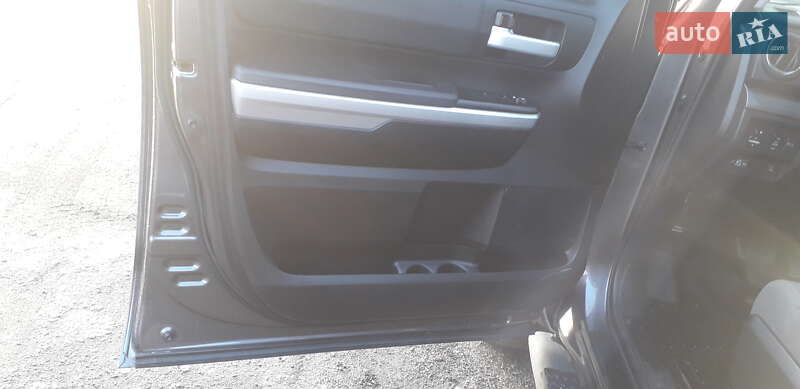 Пикап Toyota Tundra 2017 в Мостиске