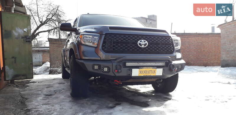 Пикап Toyota Tundra 2017 в Мостиске