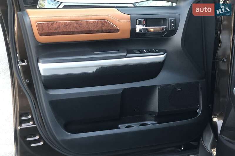 Пікап Toyota Tundra 2018 в Умані