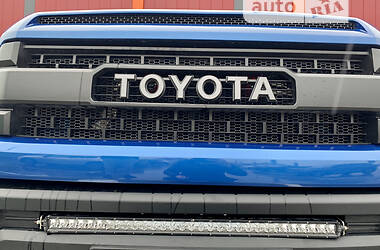 Пікап Toyota Tundra 2015 в Києві