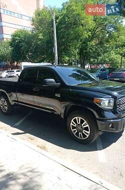 Пикап Toyota Tundra 2018 в 