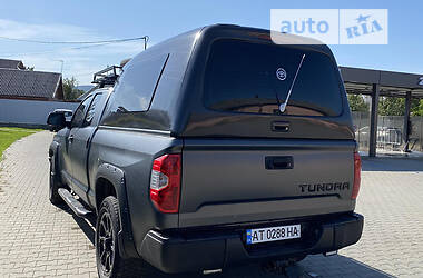 Пикап Toyota Tundra 2014 в Косове