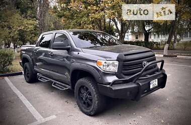 Toyota Tundra 2016