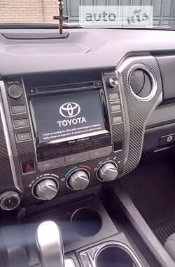 Пикап Toyota Tundra 2015 в Валках