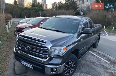 Пікап Toyota Tundra 2015 в Кропивницькому