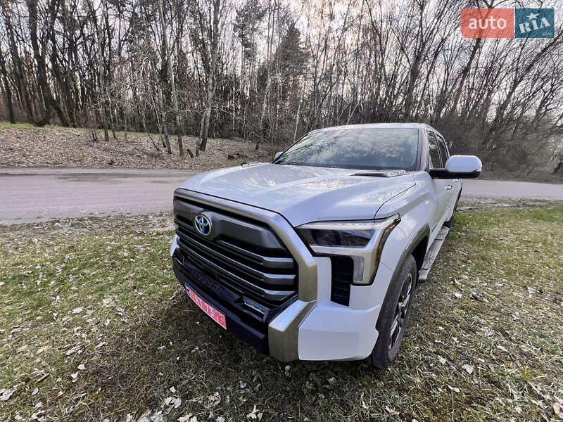 Пікап Toyota Tundra 2022 в Києві