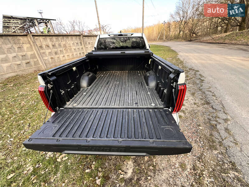 Пікап Toyota Tundra 2022 в Києві