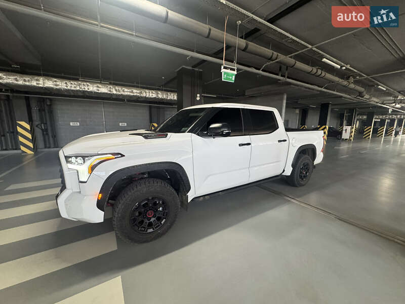 Пікап Toyota Tundra 2023 в Дніпрі