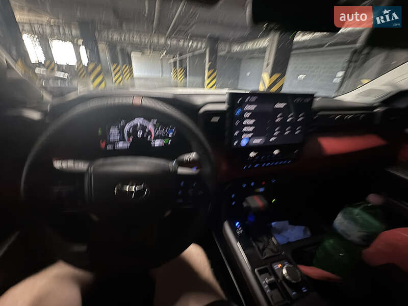Пікап Toyota Tundra 2023 в Дніпрі