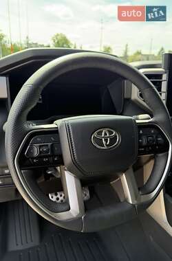Пикап Toyota Tundra 2023 в 