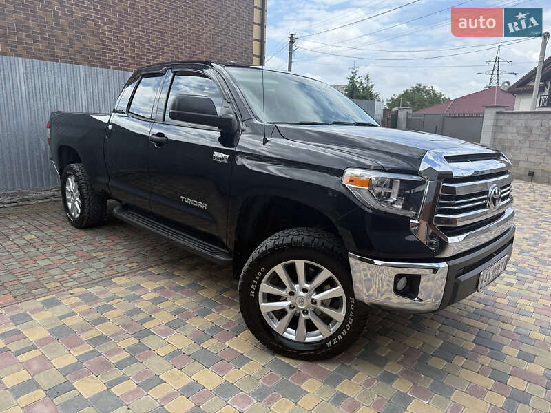 Пикап Toyota Tundra 2016 в Ужгороде