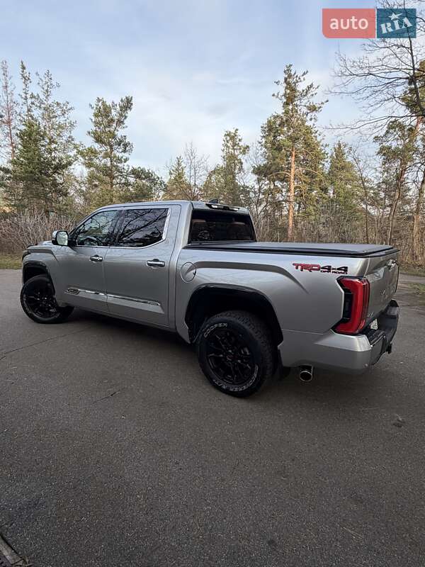 Пікап Toyota Tundra 2023 в Києві
