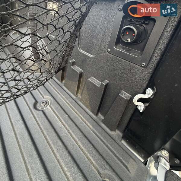 Пікап Toyota Tundra 2023 в Києві