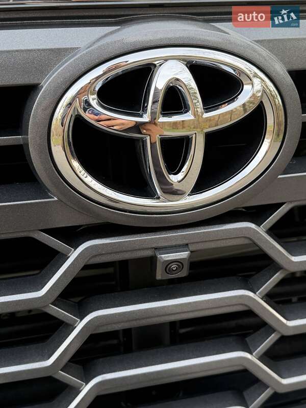 Пікап Toyota Tundra 2023 в Києві