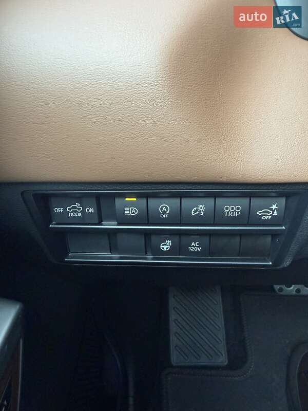 Пікап Toyota Tundra 2023 в Києві