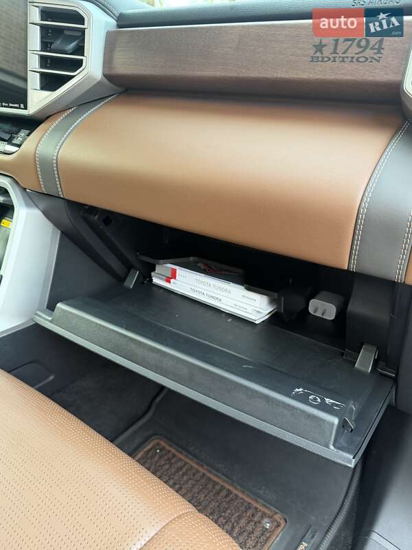 Пікап Toyota Tundra 2023 в Києві