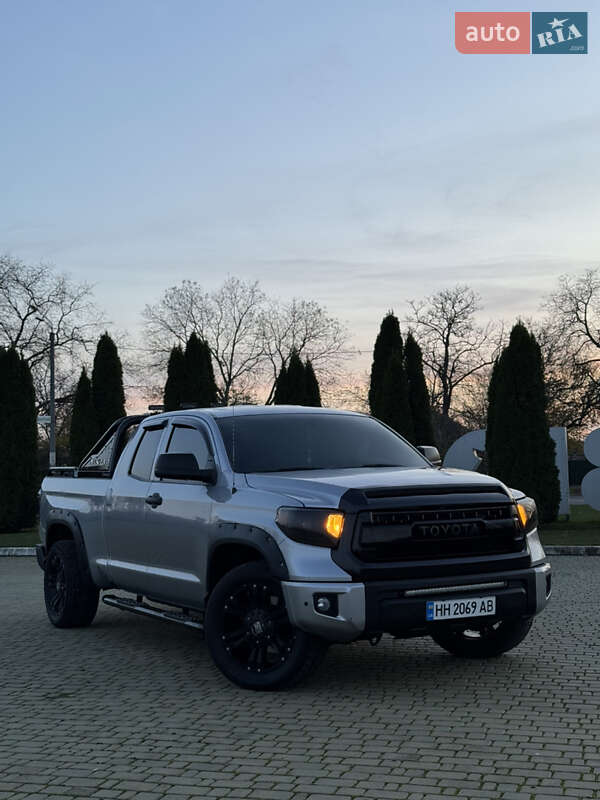 Пикап Toyota Tundra 2015 в Одессе