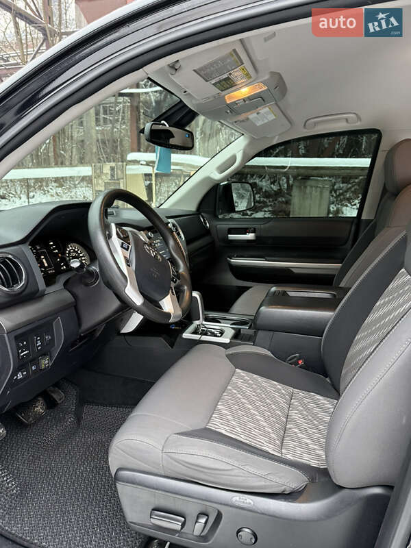 Пікап Toyota Tundra 2020 в Рахові