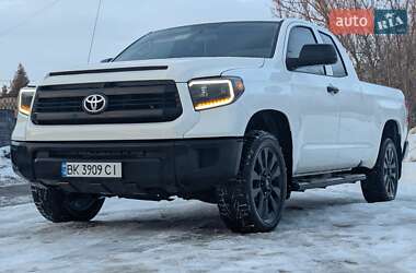 Пікап Toyota Tundra 2016 в Рівному