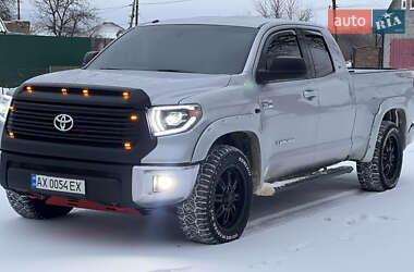 Пікап Toyota Tundra 2014 в Чугуєві