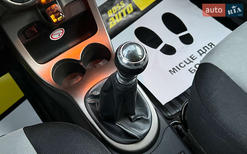 Внедорожник / Кроссовер Toyota Urban Cruiser 2011 в Львове