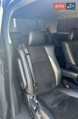 Минивэн Toyota Vellfire 2013 в 