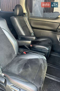 Минивэн Toyota Vellfire 2013 в 