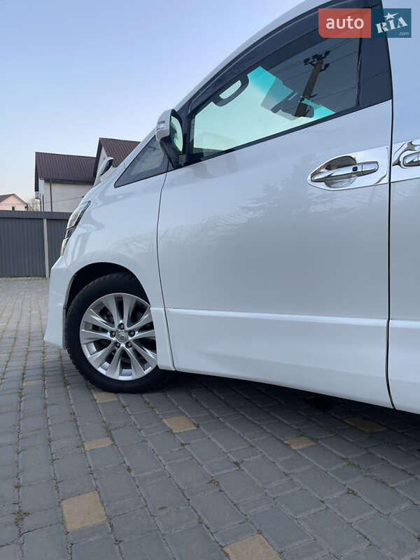 Мінівен Toyota Vellfire 2013 в Одесі