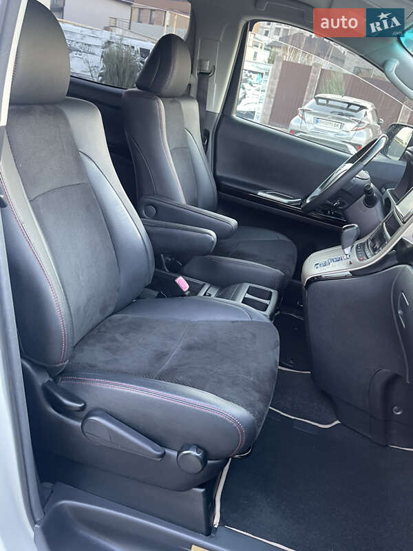 Мінівен Toyota Vellfire 2013 в Одесі