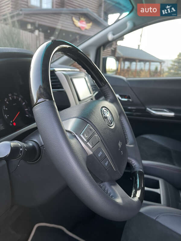 Мінівен Toyota Vellfire 2013 в Одесі