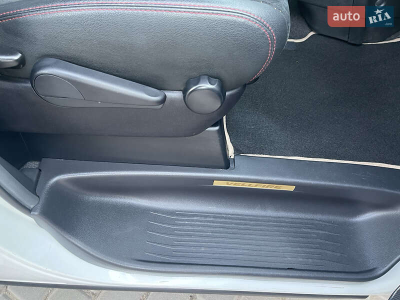 Мінівен Toyota Vellfire 2013 в Одесі