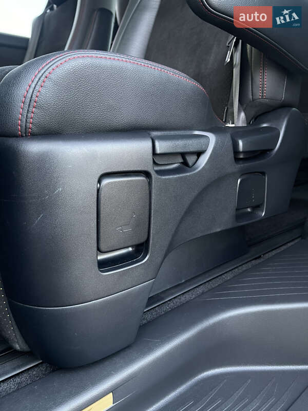 Мінівен Toyota Vellfire 2013 в Одесі