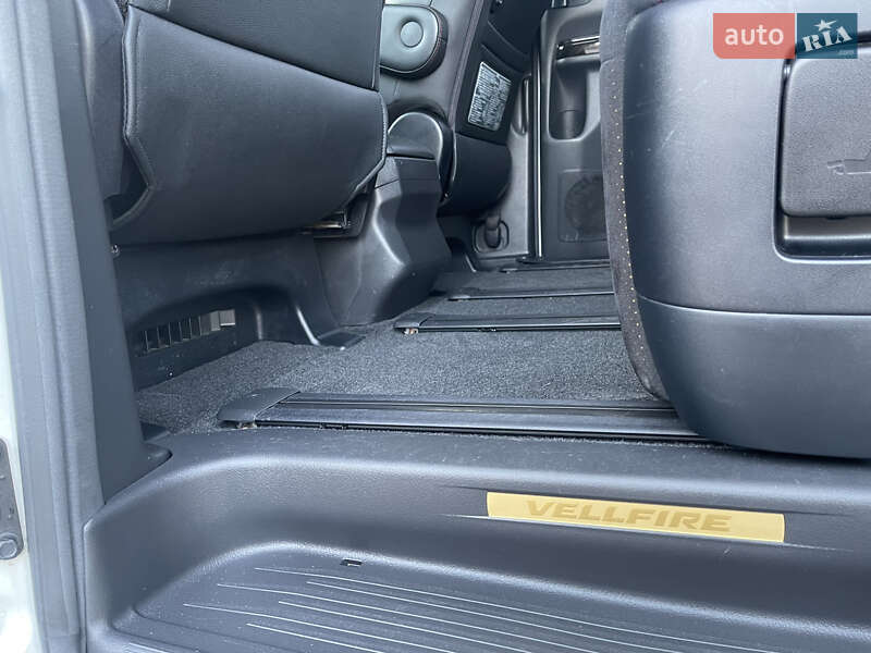 Мінівен Toyota Vellfire 2013 в Одесі
