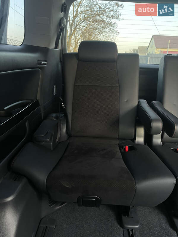 Мінівен Toyota Vellfire 2013 в Одесі
