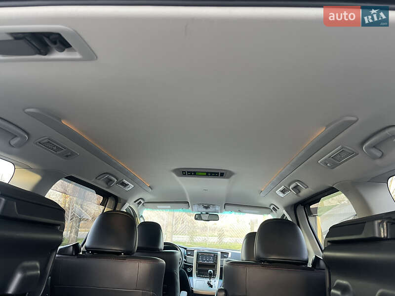 Мінівен Toyota Vellfire 2013 в Одесі