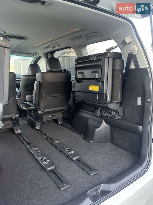 Мінівен Toyota Vellfire 2013 в Одесі