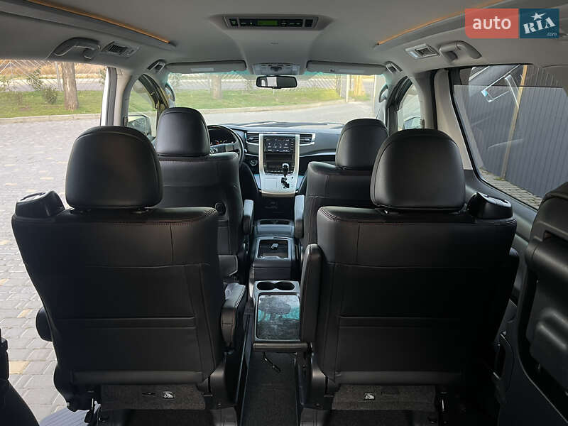 Мінівен Toyota Vellfire 2013 в Одесі