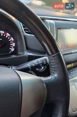 Минивэн Toyota Vellfire 2011 в 