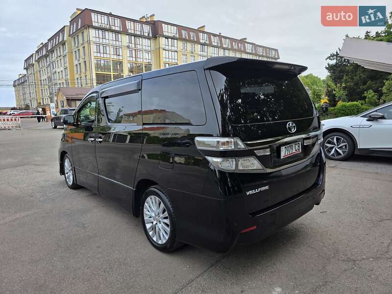 Мінівен Toyota Vellfire 2013 в Одесі