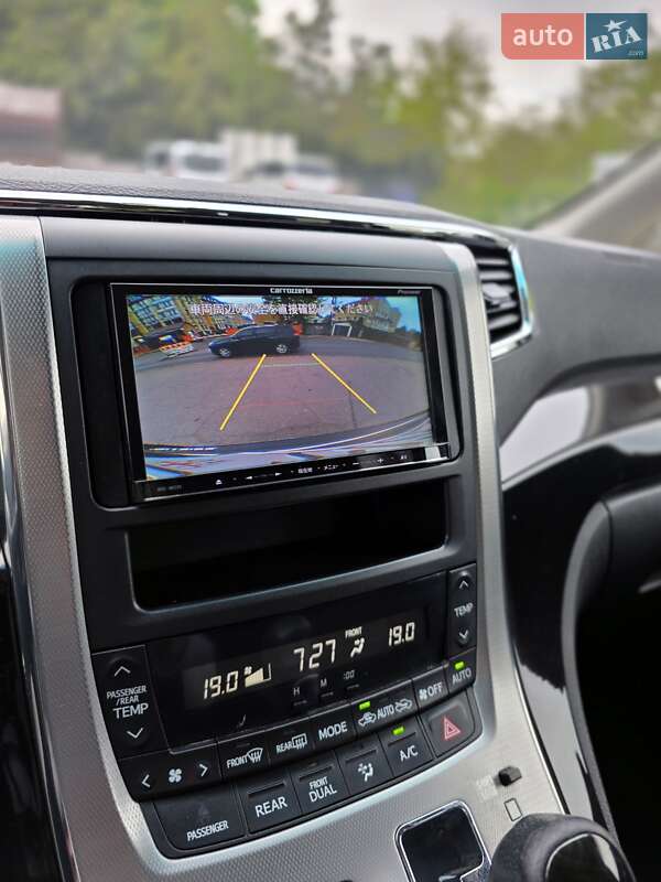 Мінівен Toyota Vellfire 2013 в Одесі