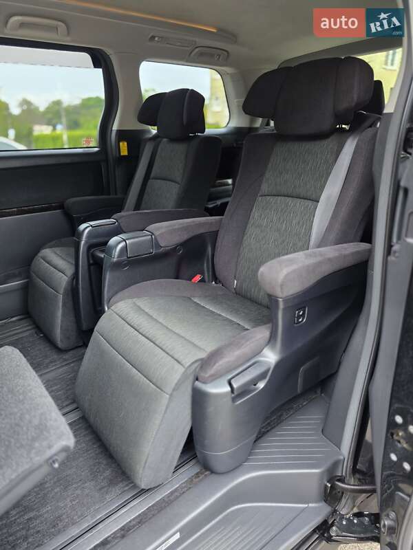 Мінівен Toyota Vellfire 2013 в Одесі
