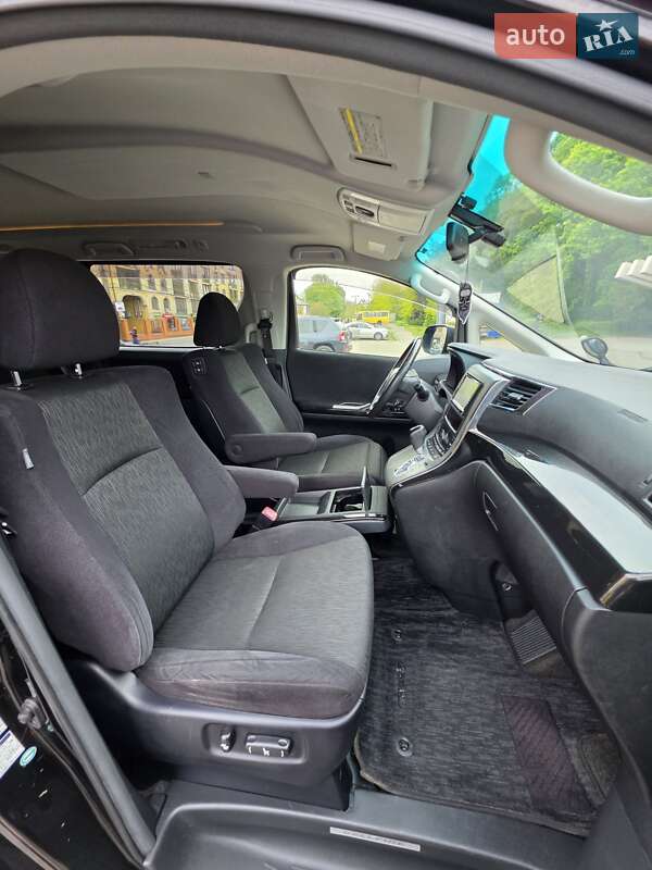 Мінівен Toyota Vellfire 2013 в Одесі