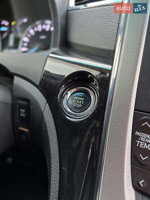 Мінівен Toyota Vellfire 2013 в Одесі