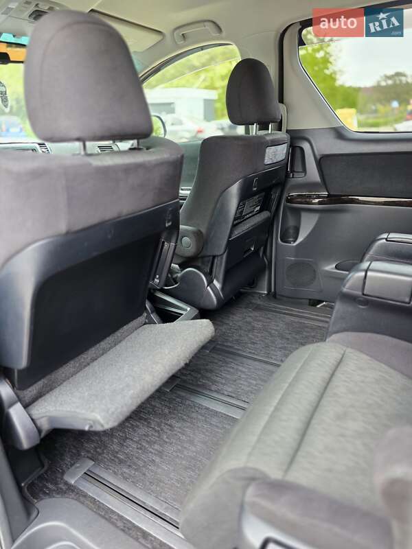Мінівен Toyota Vellfire 2013 в Одесі