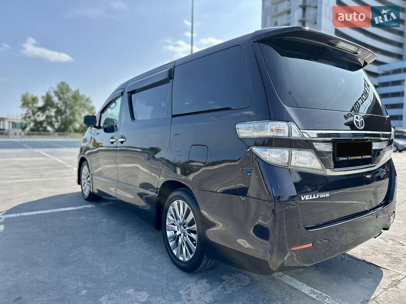 Минивэн Toyota Vellfire 2013 в Киеве
