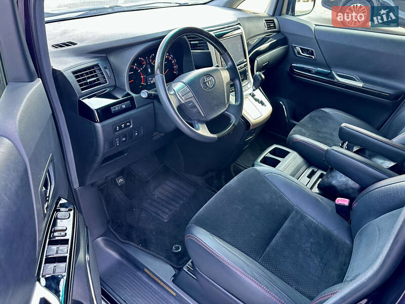 Минивэн Toyota Vellfire 2013 в Киеве