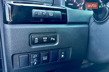 Минивэн Toyota Vellfire 2013 в 